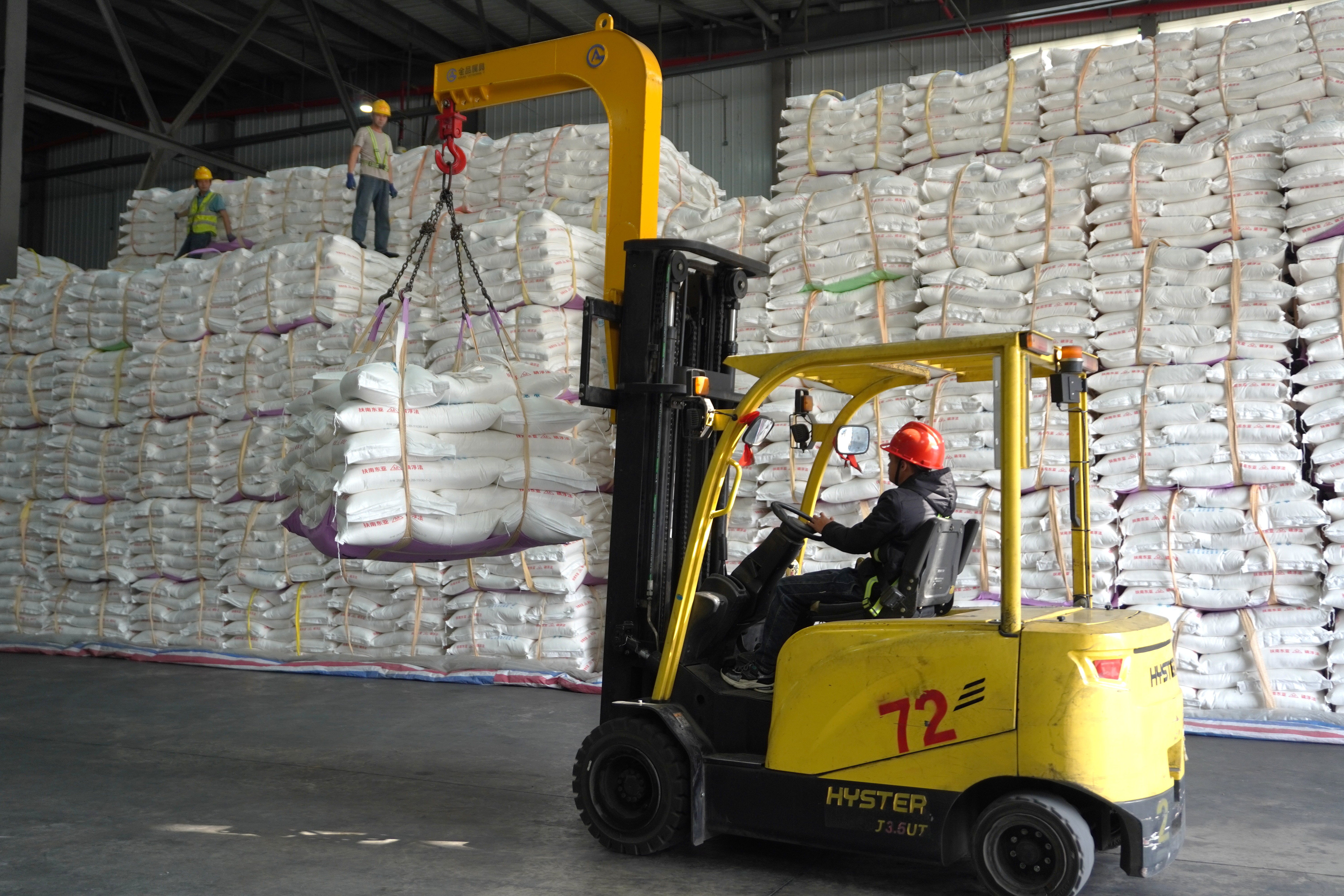 企動(dòng)力 | 崇左市第三方倉(cāng)儲(chǔ)企業(yè)單日作業(yè)量首位！智慧物流公司全力沖刺18萬(wàn)噸滿(mǎn)庫(kù)目標(biāo)